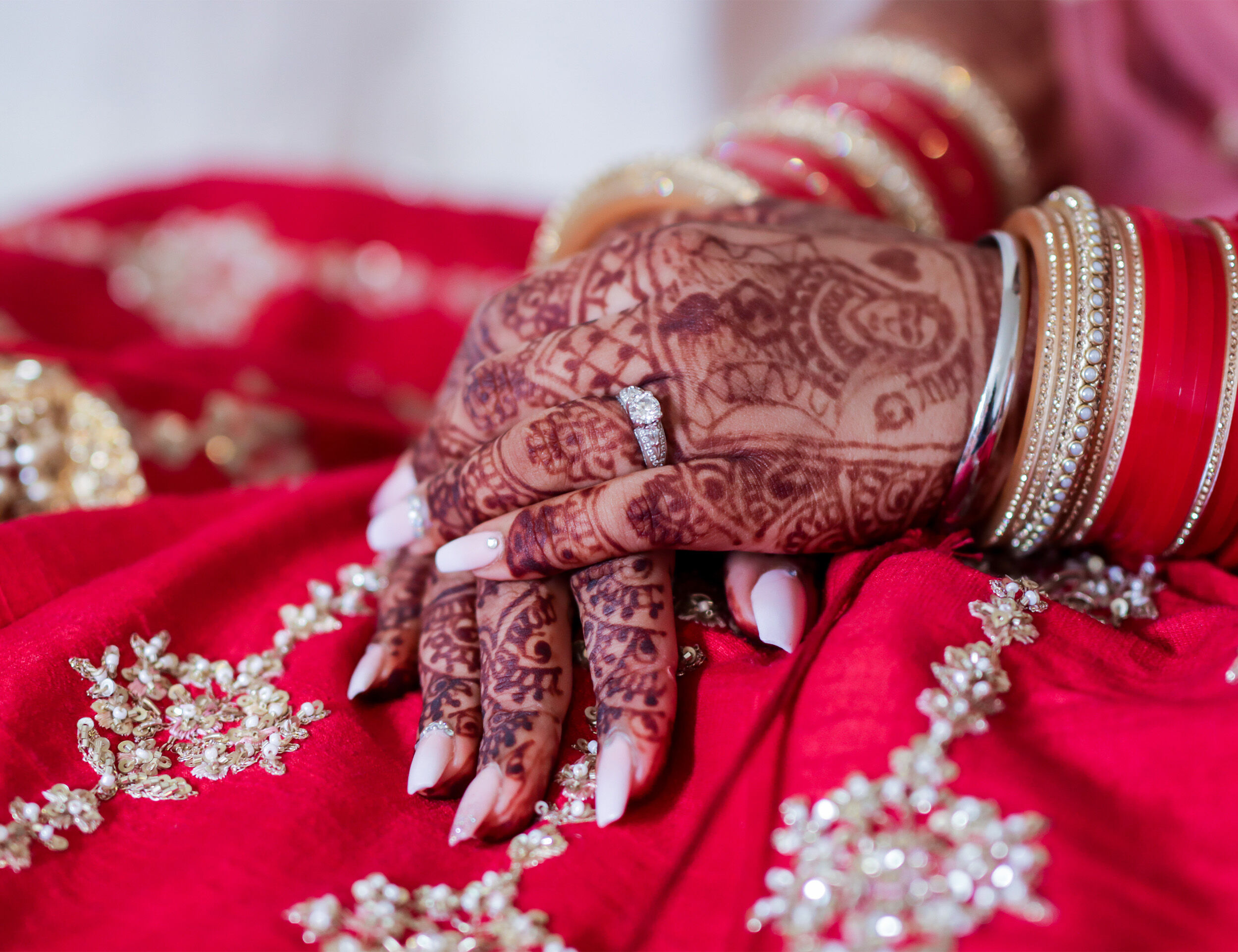 A bride with beautifull nails 